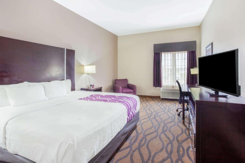 1 King Bed, Mobility Accessible Room, Roll-In Shower, Non-Smoking