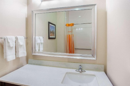 La Quinta Inn & Suites by Wyndham Luling image 12