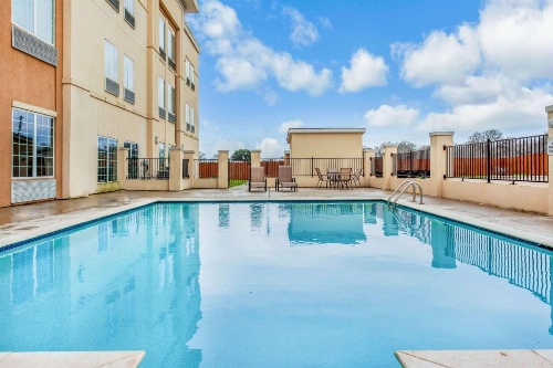 La Quinta Inn & Suites by Wyndham Luling image 20