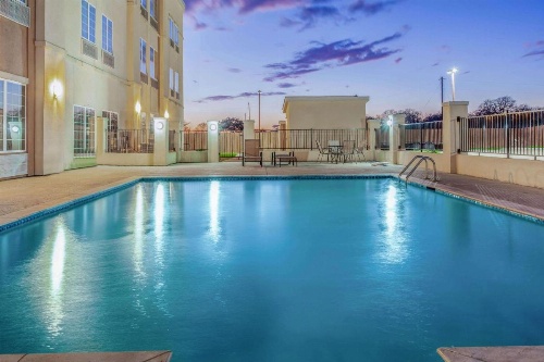 La Quinta Inn & Suites by Wyndham Luling image 21