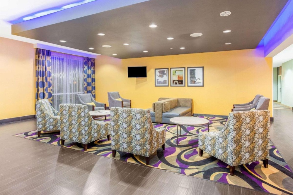 La Quinta Inn & Suites by Wyndham Luling Image 25