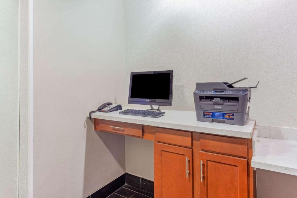 La Quinta Inn & Suites by Wyndham Luling Image 30
