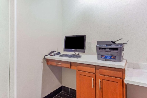 La Quinta Inn & Suites by Wyndham Luling image 30