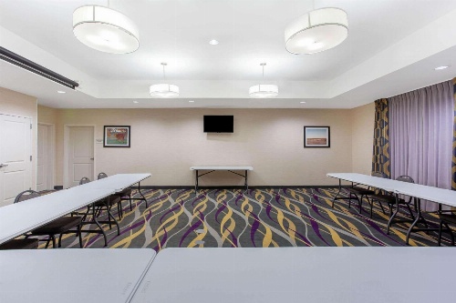 La Quinta Inn & Suites by Wyndham Luling image 4