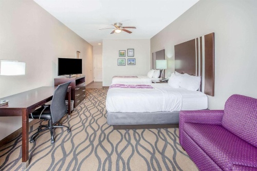 La Quinta Inn & Suites by Wyndham Luling image 5