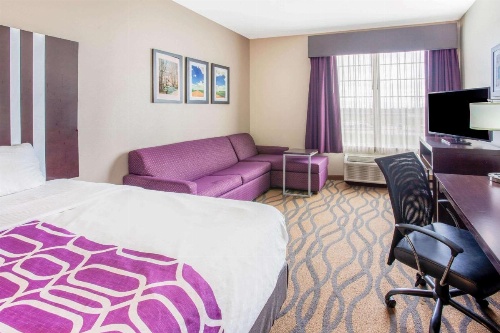 La Quinta Inn & Suites by Wyndham Luling image 6
